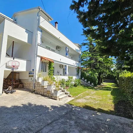 Apartment Zympresse Nv 1 With Sea View, 70m From The Novi Vinodolski