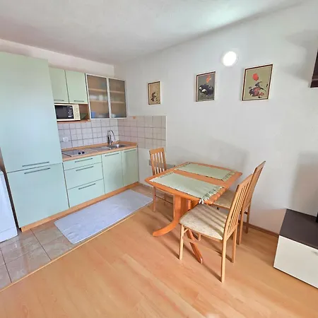 Zympresse Nv 1 With Sea View, 70m From The *